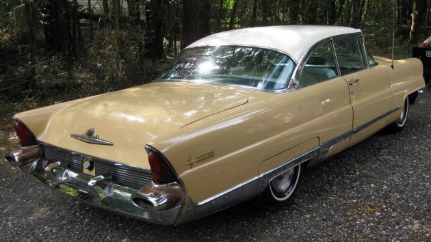 1956-lincoln-premiere-rear