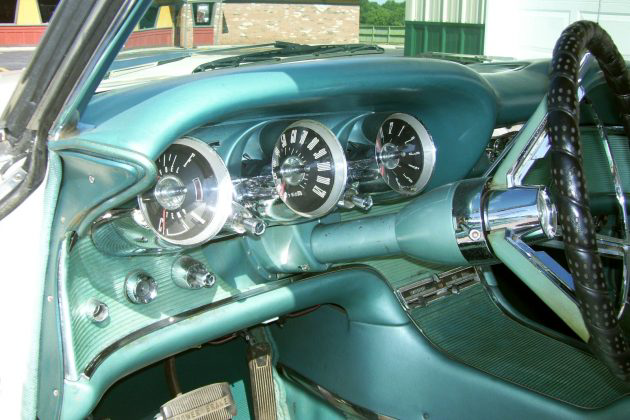 1962-thunderbird-interior