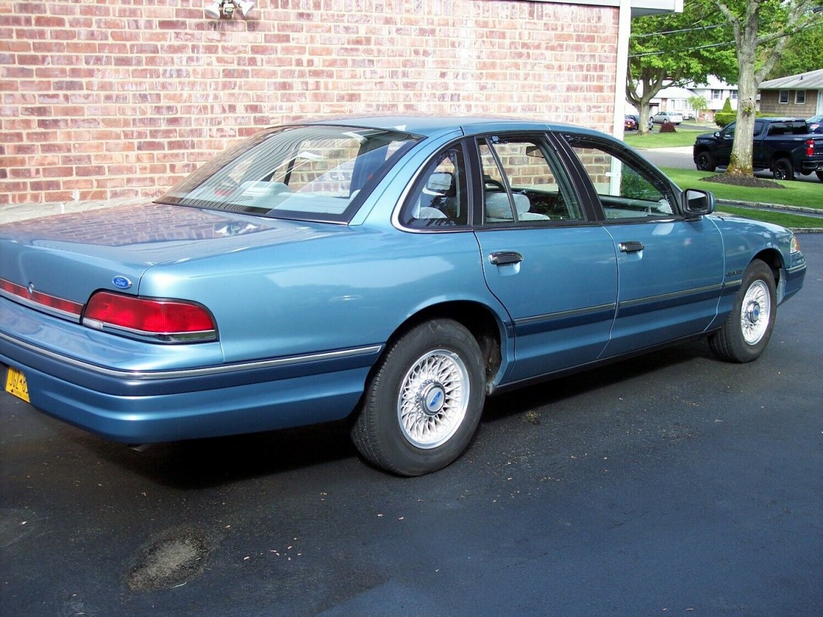 1993 Ford Crown Victoria 2 Barn Finds