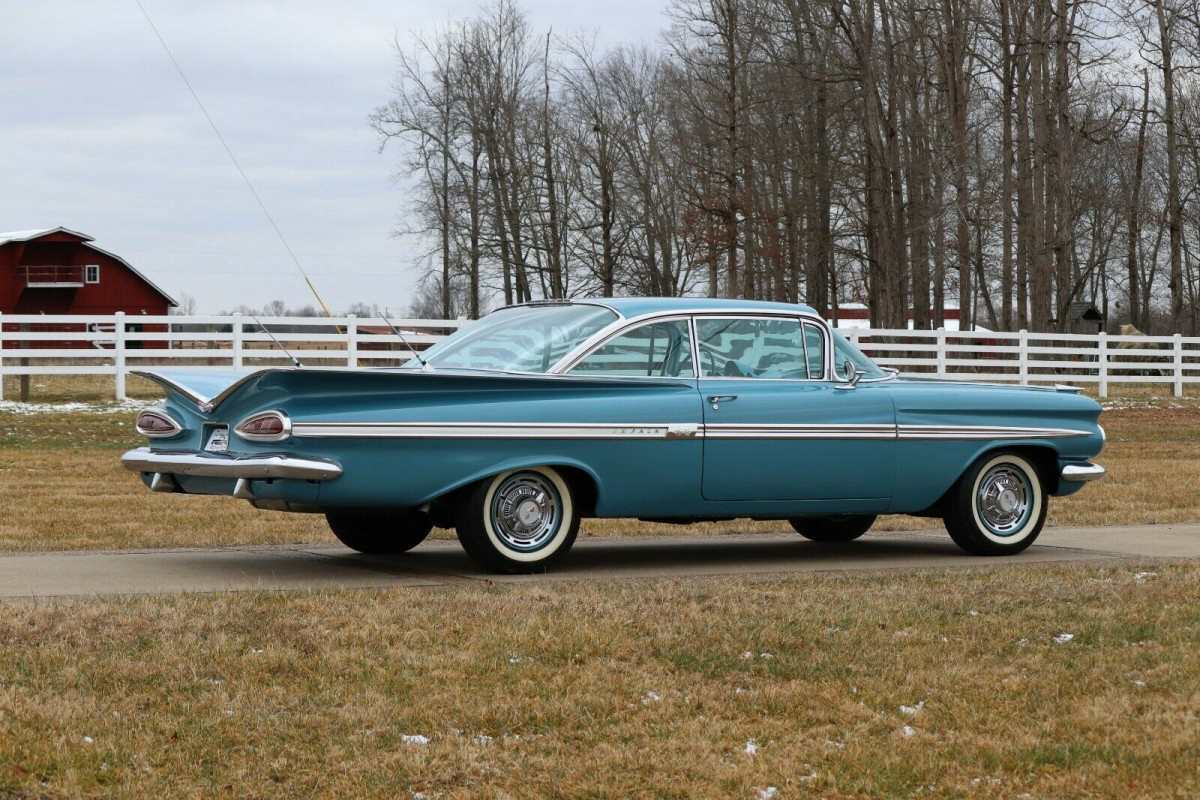 1959 Chevrolet Impala 2 Barn Finds