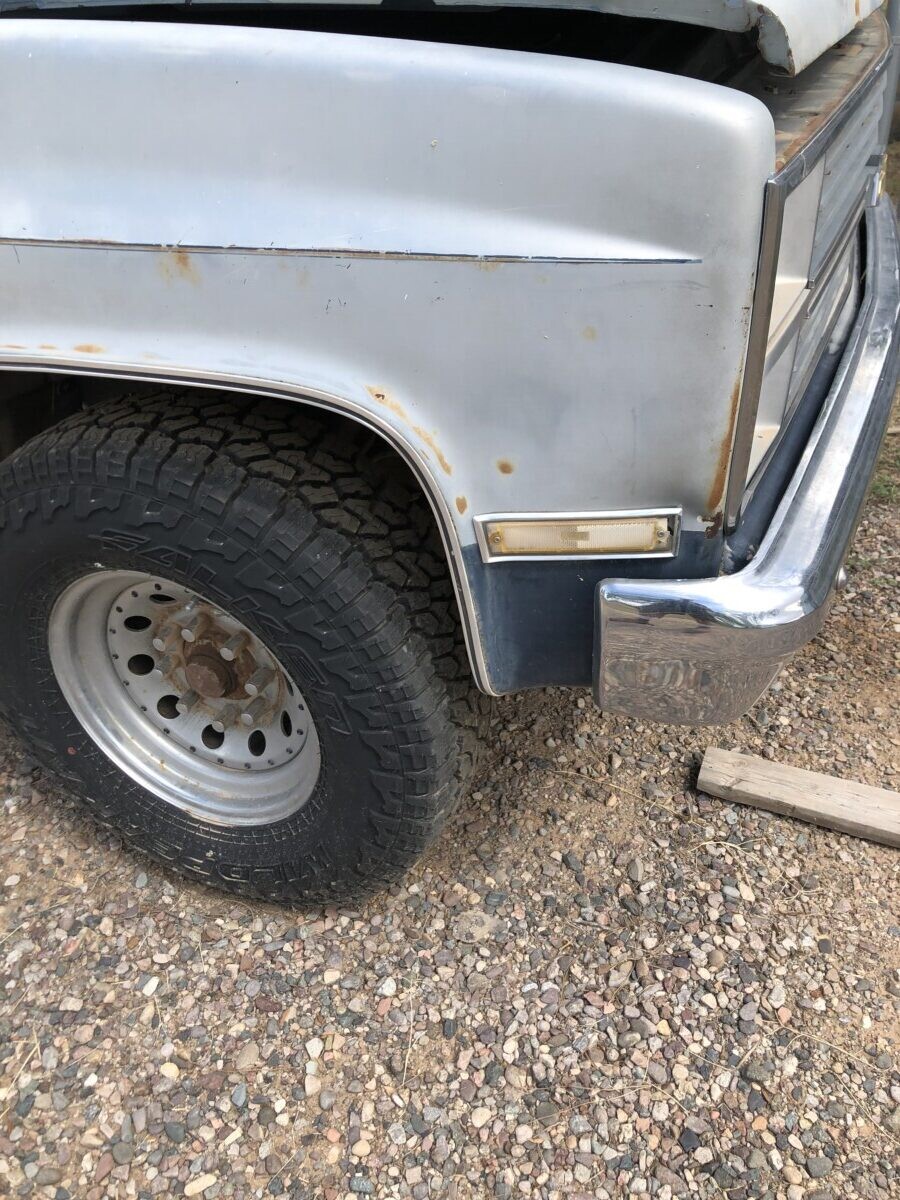 1982 Chevrolet Suburban 51 Barn Finds