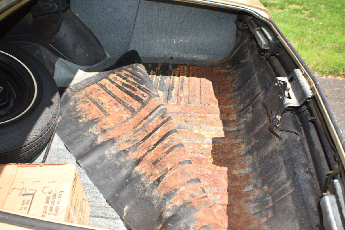 1967 Pontiac Bonneville In Trunk Barn Finds