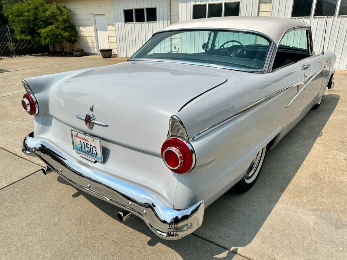 1956 Ford Customline Victoria 2 Barn Finds