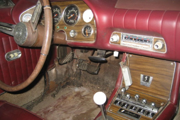 1964-Studebaker-Avanti-R2-interior