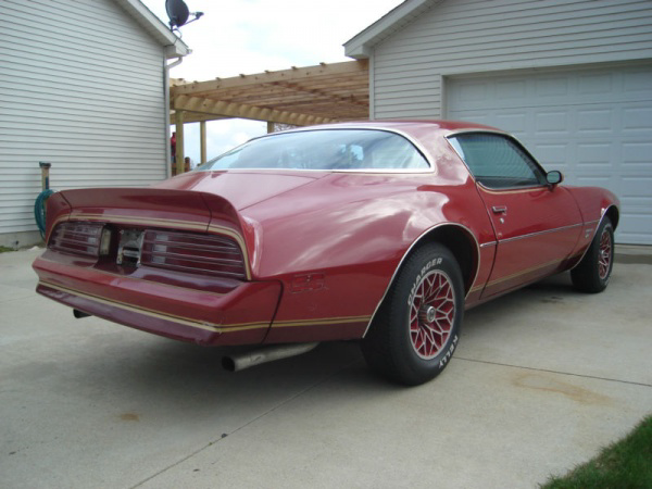1978-pontiac-firebird-redbird-rear-corner