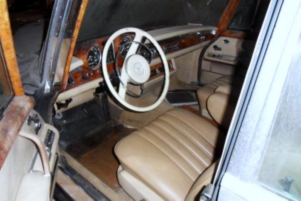 1965-mercedes-600-pullman-interior
