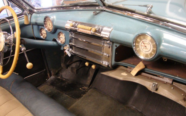 1947-Buick-Super-Convertible-dash