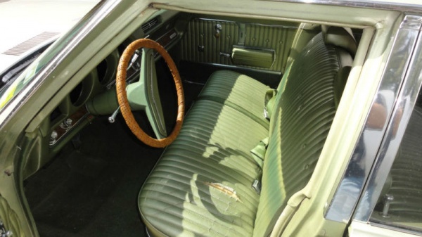 1969-oldsmobile-vista-cruiser-interior