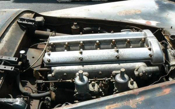1950-Jaguar-XK120-engine