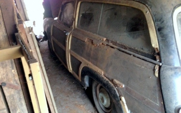 family-farm-1951-ford-country-squire-rear-corner