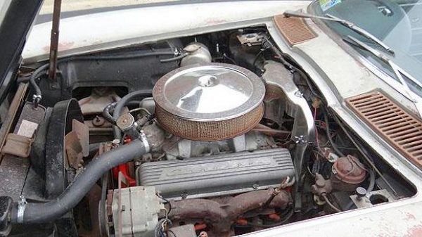 gold-survivor-1966-corvette-engine