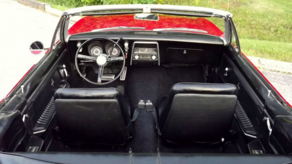 grannys-1967-chevy-camaro-convertible-interior