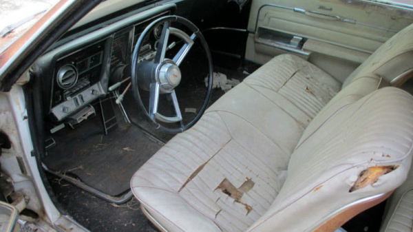 rust-covered-1966-oldsmobile-toronado-interior