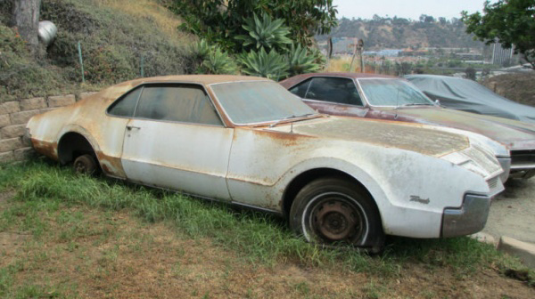 rust-covered-1966-oldsmobile-toronado-side-view