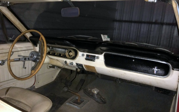 1964-mustang-convertible-interior