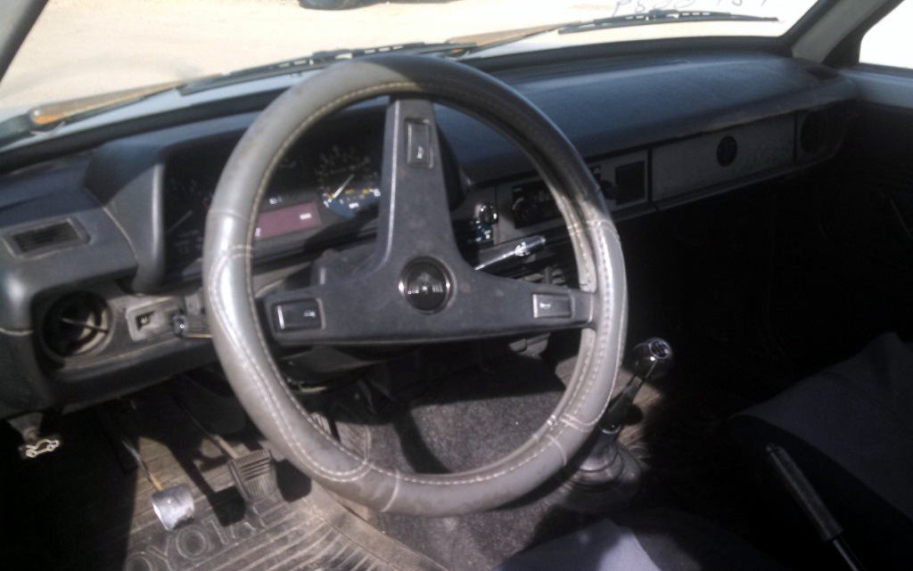 1982-starlet-interior