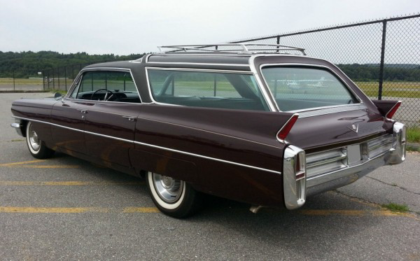 1963-Cadillac-Vista-Cruiser-rear