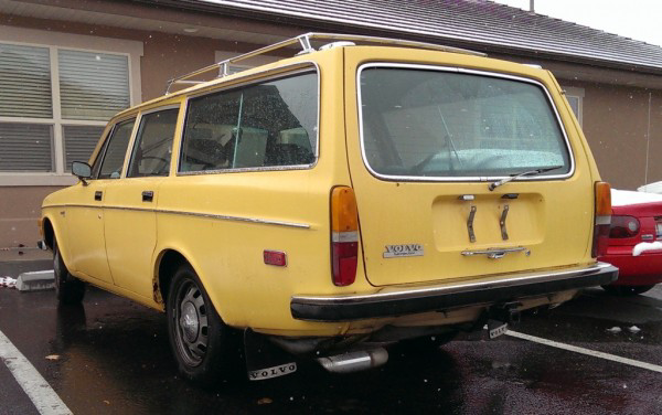 1972-volvo-145-rear