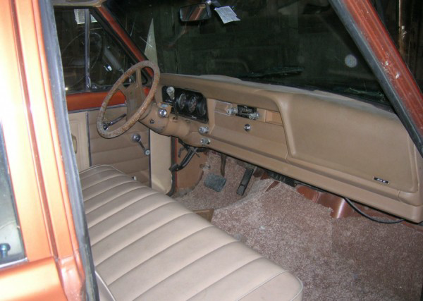 wagoneer-interior