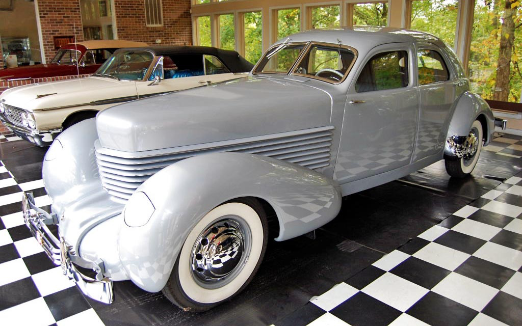 1937 Cord 812 Beverly