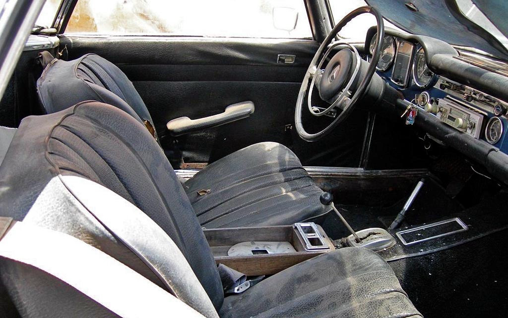 1968 Mercedes 280SL Interior