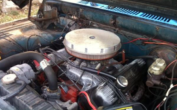 1970 Dodge D200 Engine