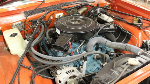 Plymouth 318 V8