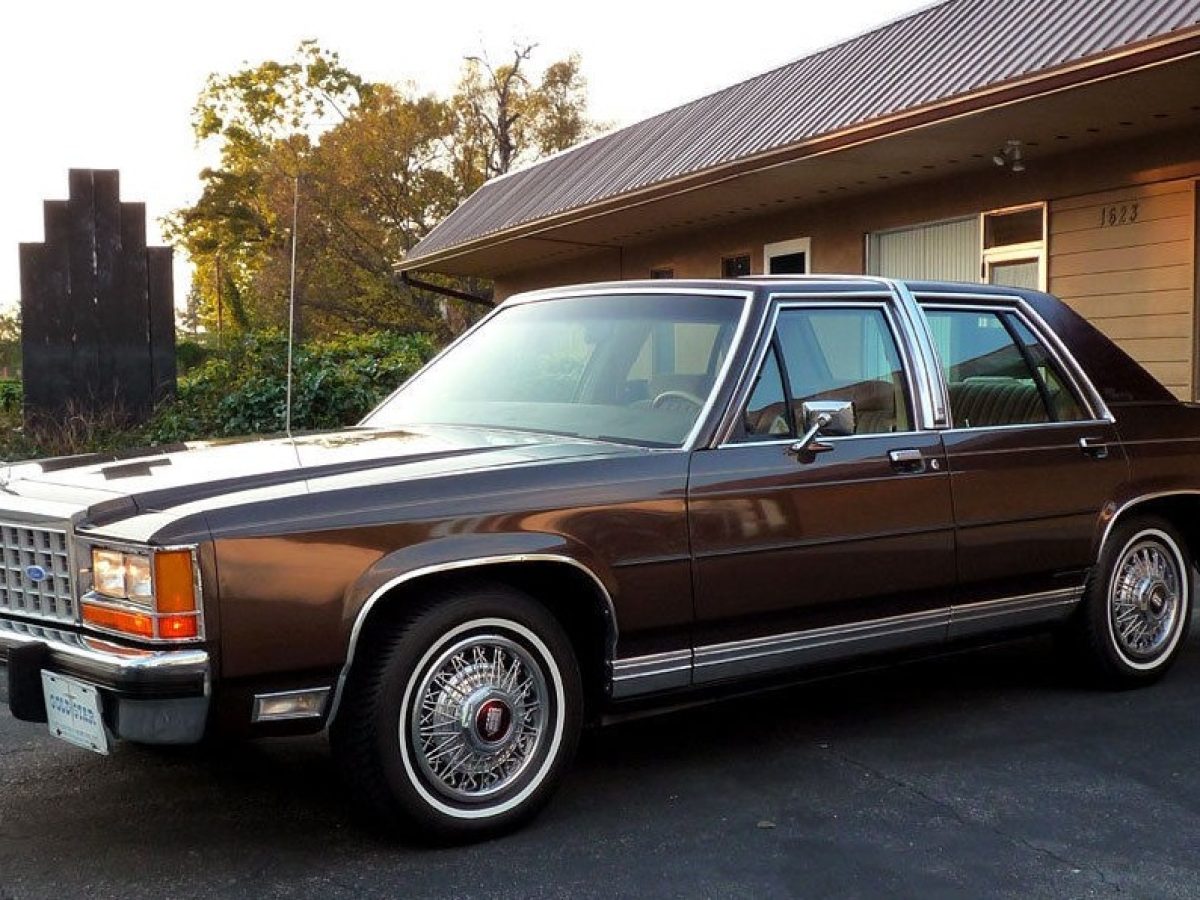 crownvic1-e1445395528422-