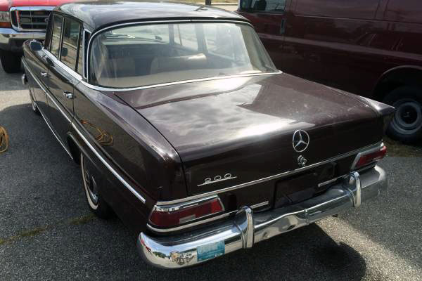 1967 Mercedes 200 Fintail