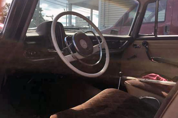 1967 Mercedes 200 Interior