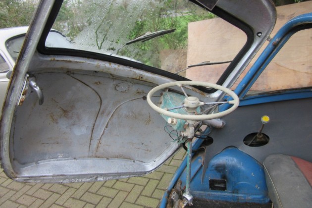 '61 Isetta door open