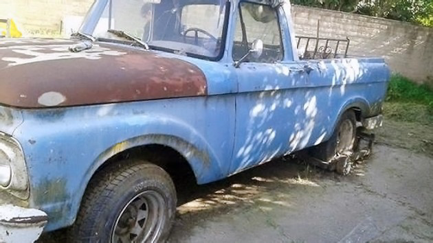 040916 Barn Finds - 1961 Ford Unibody - 2