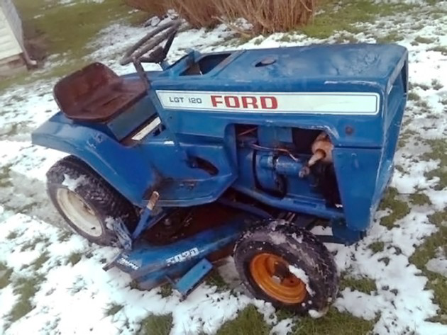 041116 Barn Finds - 19xx Ford LGT 120 - 1
