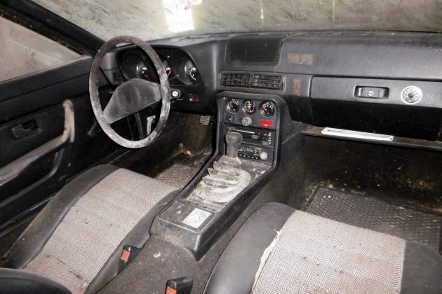 1977 Porsche 924 Interior