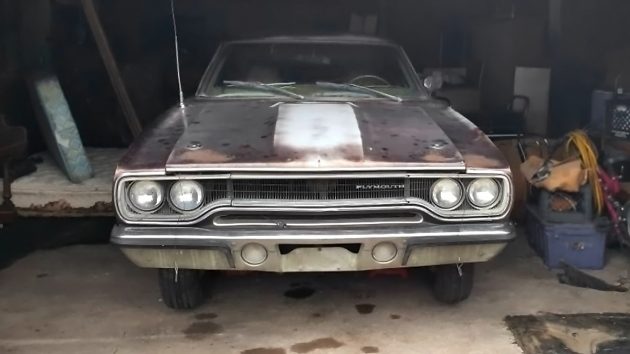 092816-barn-finds-1970-plymouth-roadrunner-1