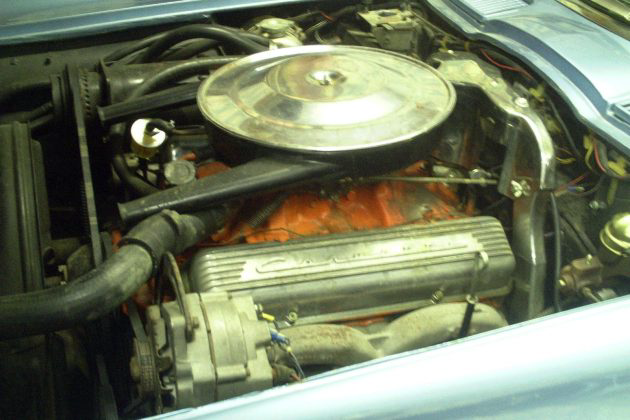 1963-corvette-coupe-engine
