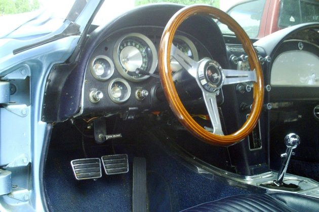 1963-corvette-coupe-interior