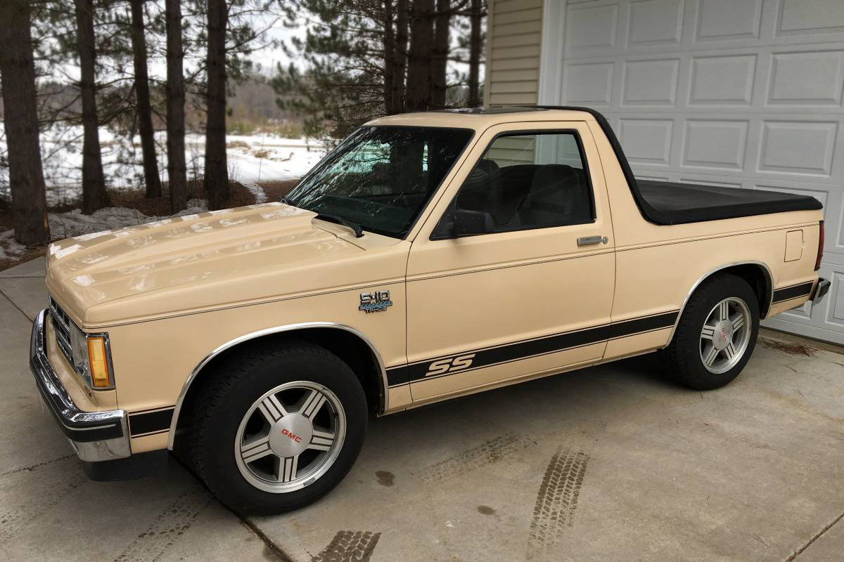 V8 Topless Tahoe: 1985 Chevrolet S10 Blazer