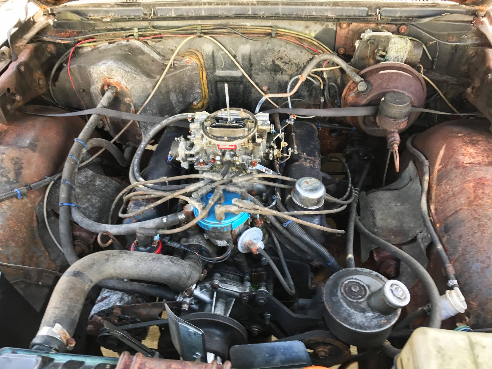 https://barnfinds.com/wp-content/uploads/2017/03/1965-Ford-Galaxie-Engine.jpg