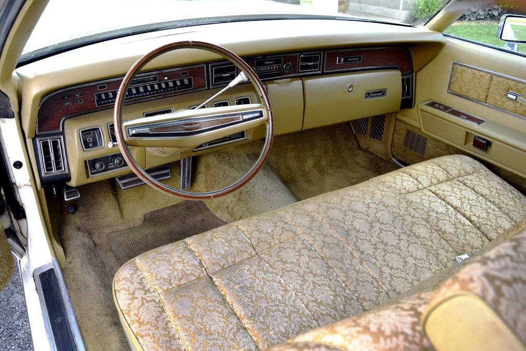 1972 Lincoln Continental Town car