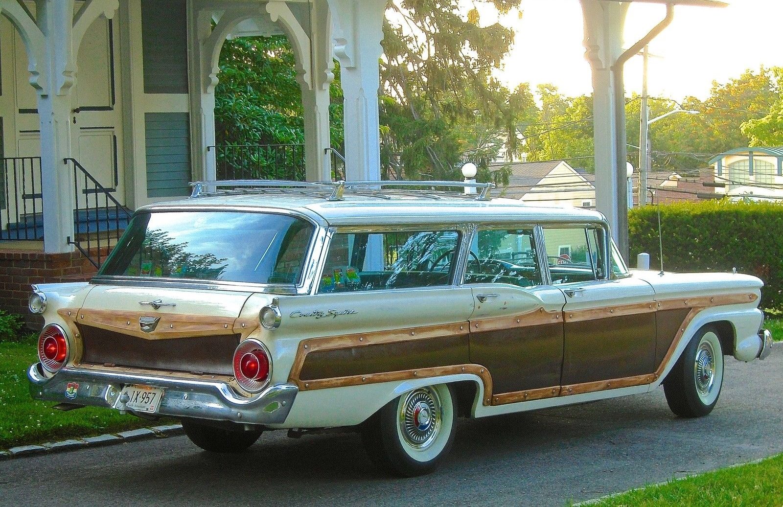 Loaded Lugger: 1959 Ford Country Squire.