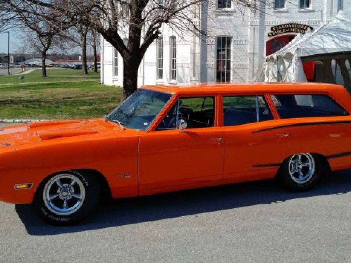 Big Ol' Bee: 1970 Dodge Coronet Super Bee Wagon | Barn Finds