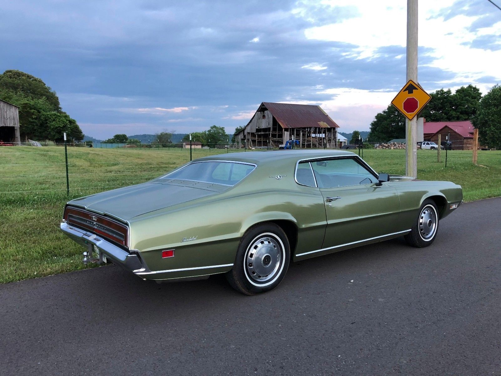 052918-1970-Ford-Thunderbird-Sportsback-