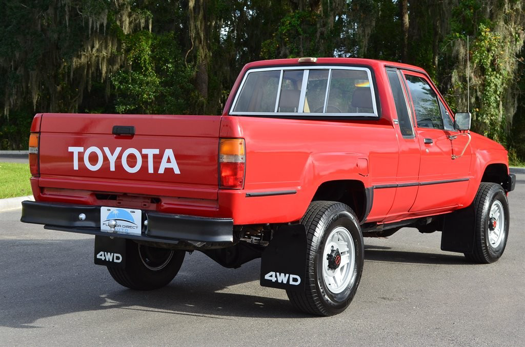 1985_toyota_pickup_b | Barn Finds