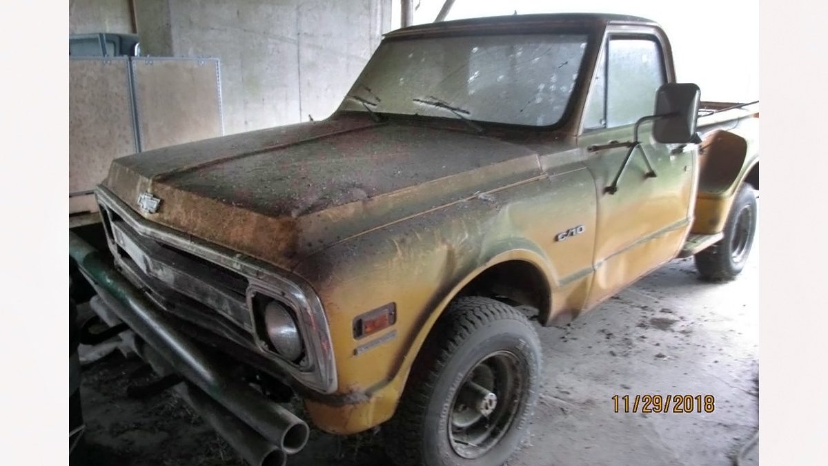 C-10 or K-10? 1969 Chevrolet C-10 Stepside 4×4 | Barn Finds