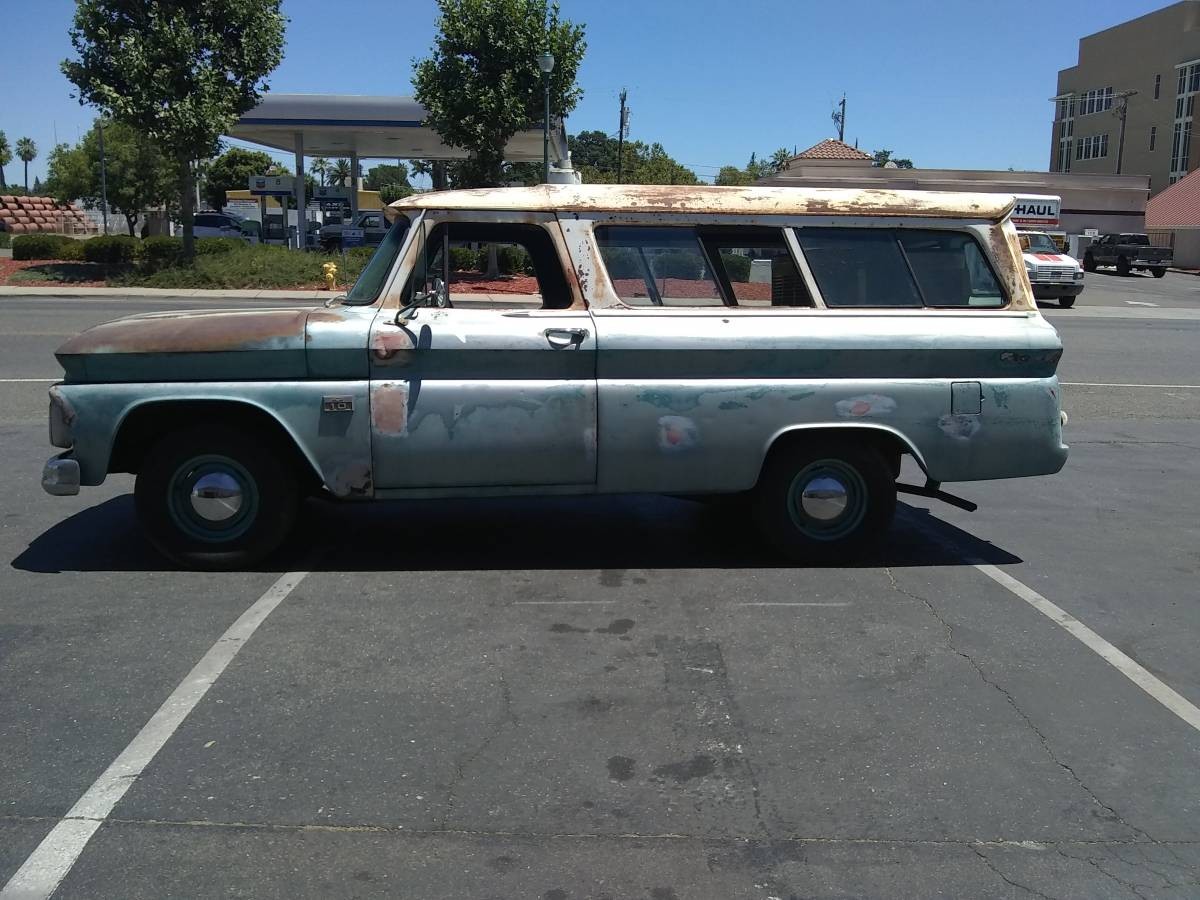 Chevrolet suburban 1966