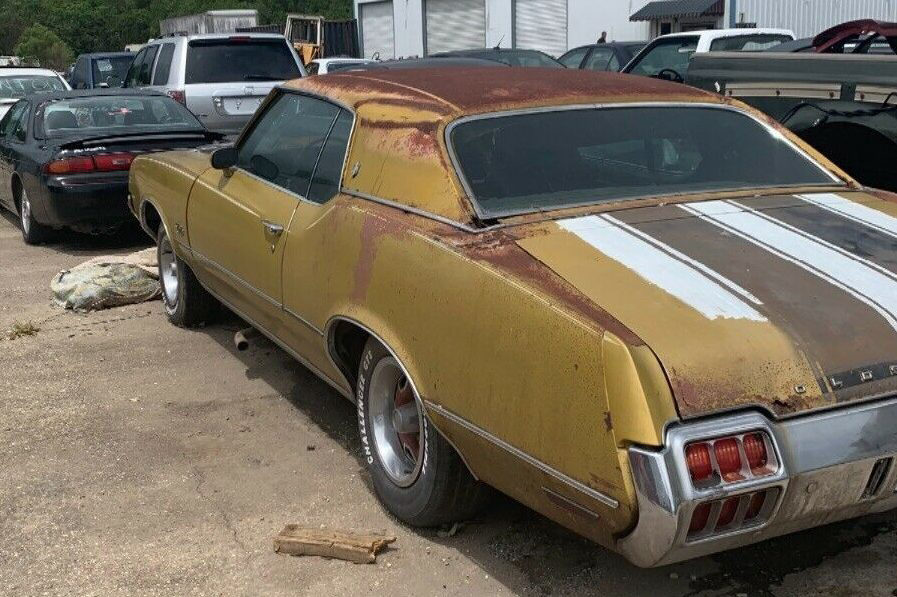 1972 Oldsmobile Cutlass 2 Barn Finds