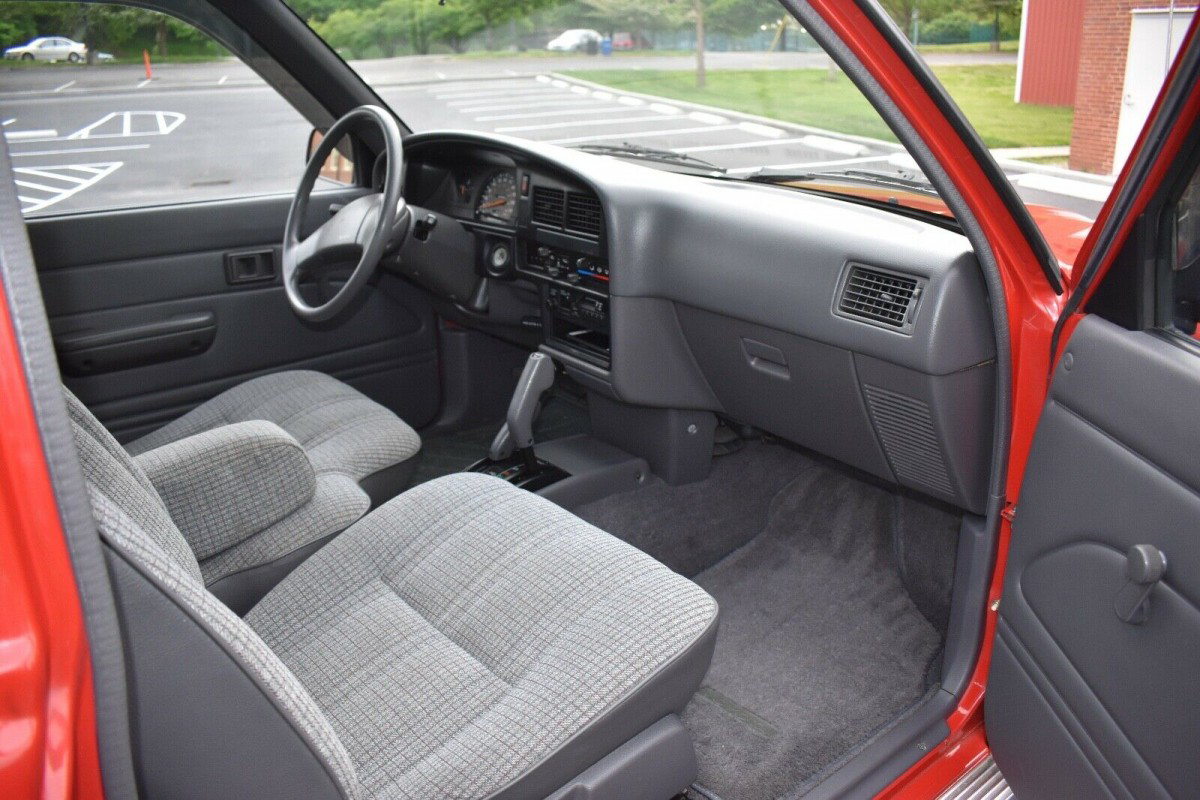 1990 Toyota Pickup Interior