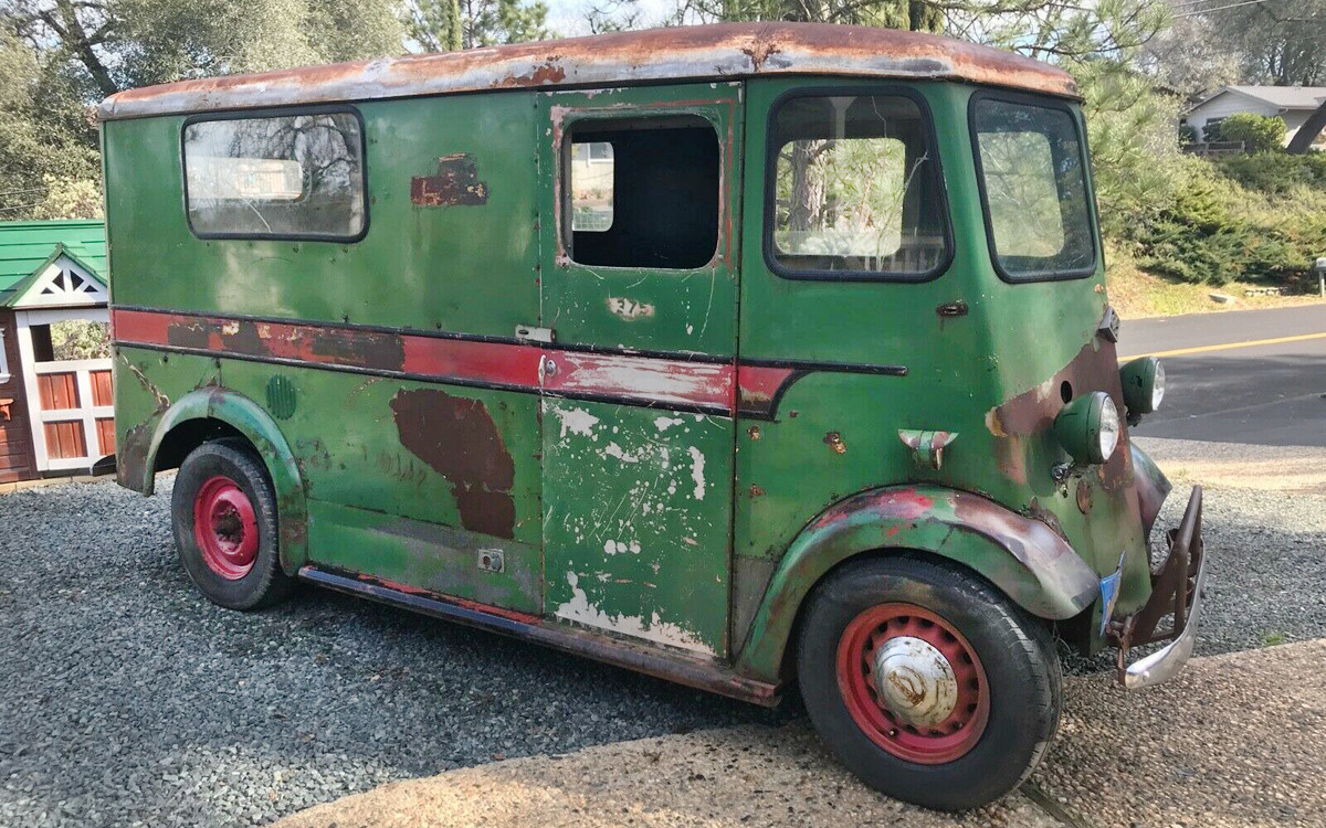 021120 – 1940 Diamond T Pak-Age-Car – 1 | Barn Finds