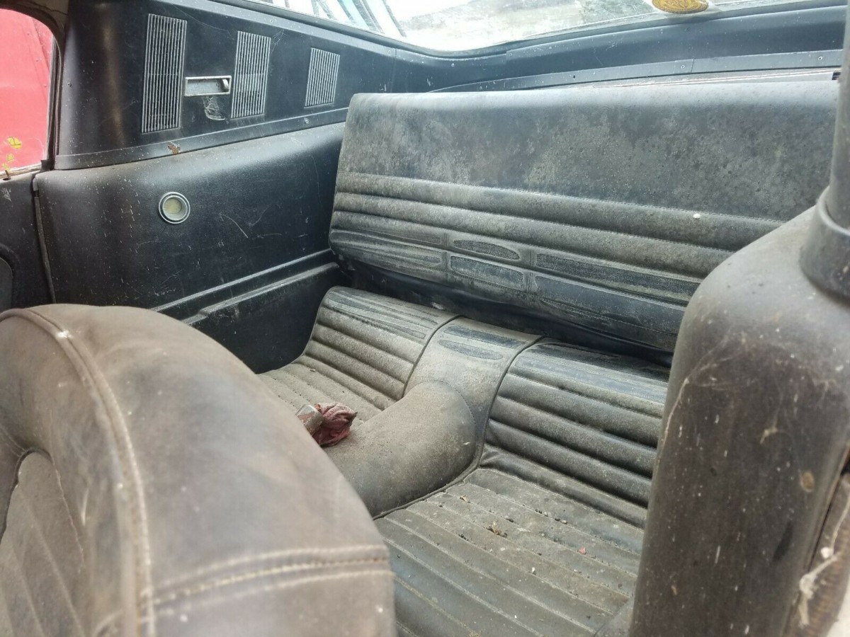 White Mustang Back Seat Barn Finds 7047